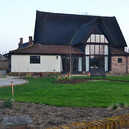 วอร์ทเวลล์ ฮอลล์ บาร์น Bed & Breakfast Wortwell ภายนอก รูปภาพ